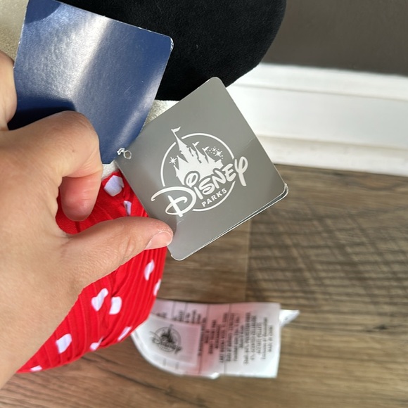 Minnie Mouse cupcake plushie pillow - Picture 8 of 9